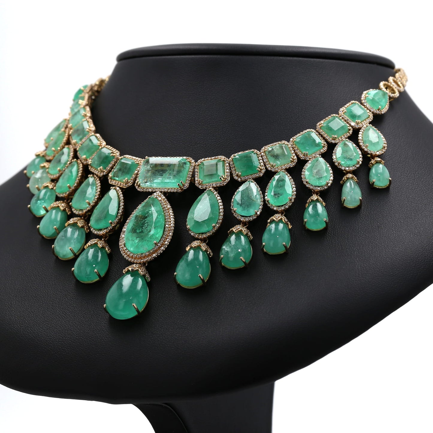 Colombian Emerald Choker Necklace: 160 ct Emeralds, 15.85 ct Diamonds, 14K Yellow Gold