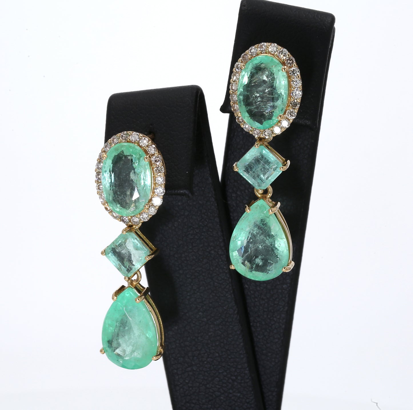 Colombian Emerald Earrings (1 pair): 16.7 ct tw Emeralds, 0.7 ct tw Diamonds, 18K Yellow Gold