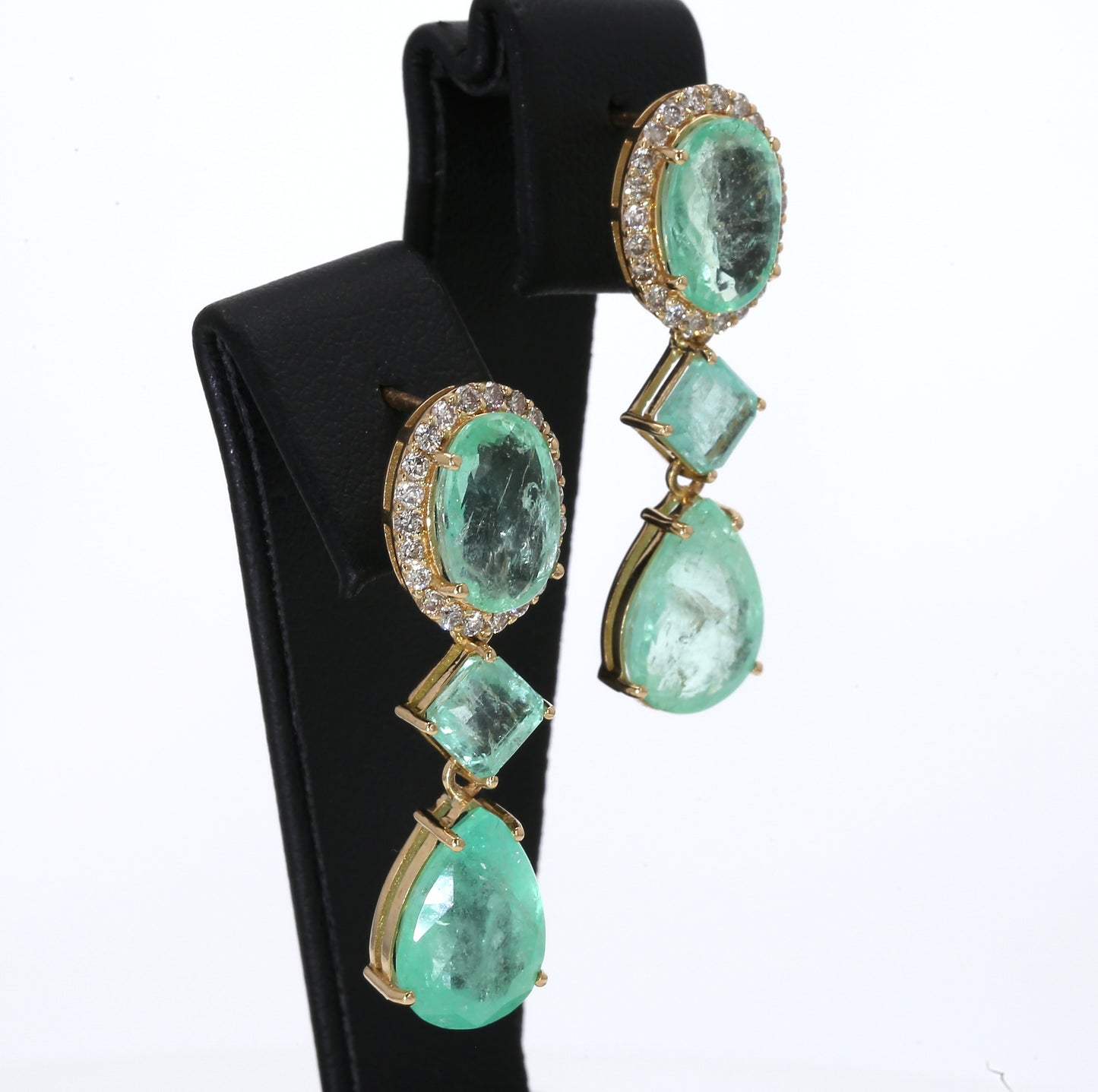 Colombian Emerald Earrings (1 pair): 16.7 ct tw Emeralds, 0.7 ct tw Diamonds, 18K Yellow Gold