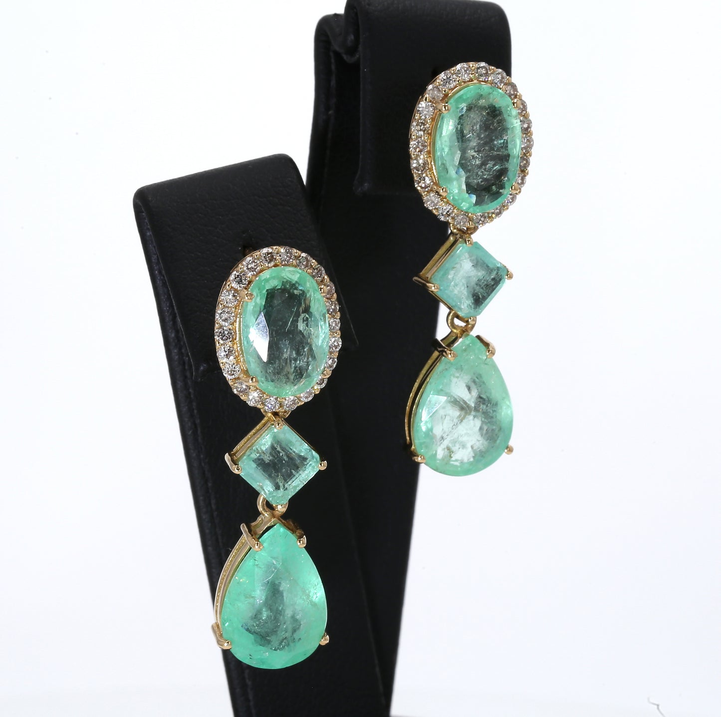 Colombian Emerald Earrings (1 pair): 16.7 ct tw Emeralds, 0.7 ct tw Diamonds, 18K Yellow Gold