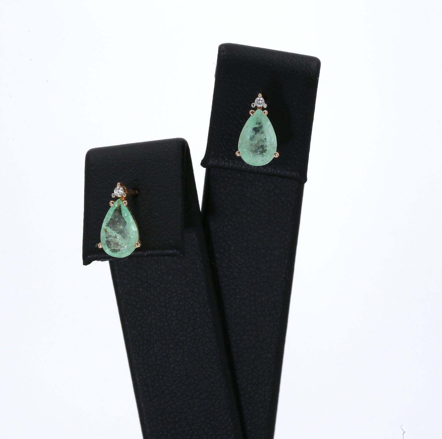 Colombian Emerald Earrings (1 pair): 1.5 ct tw Emeralds, 0.02 ct tw Diamonds, 14K Yellow Gold