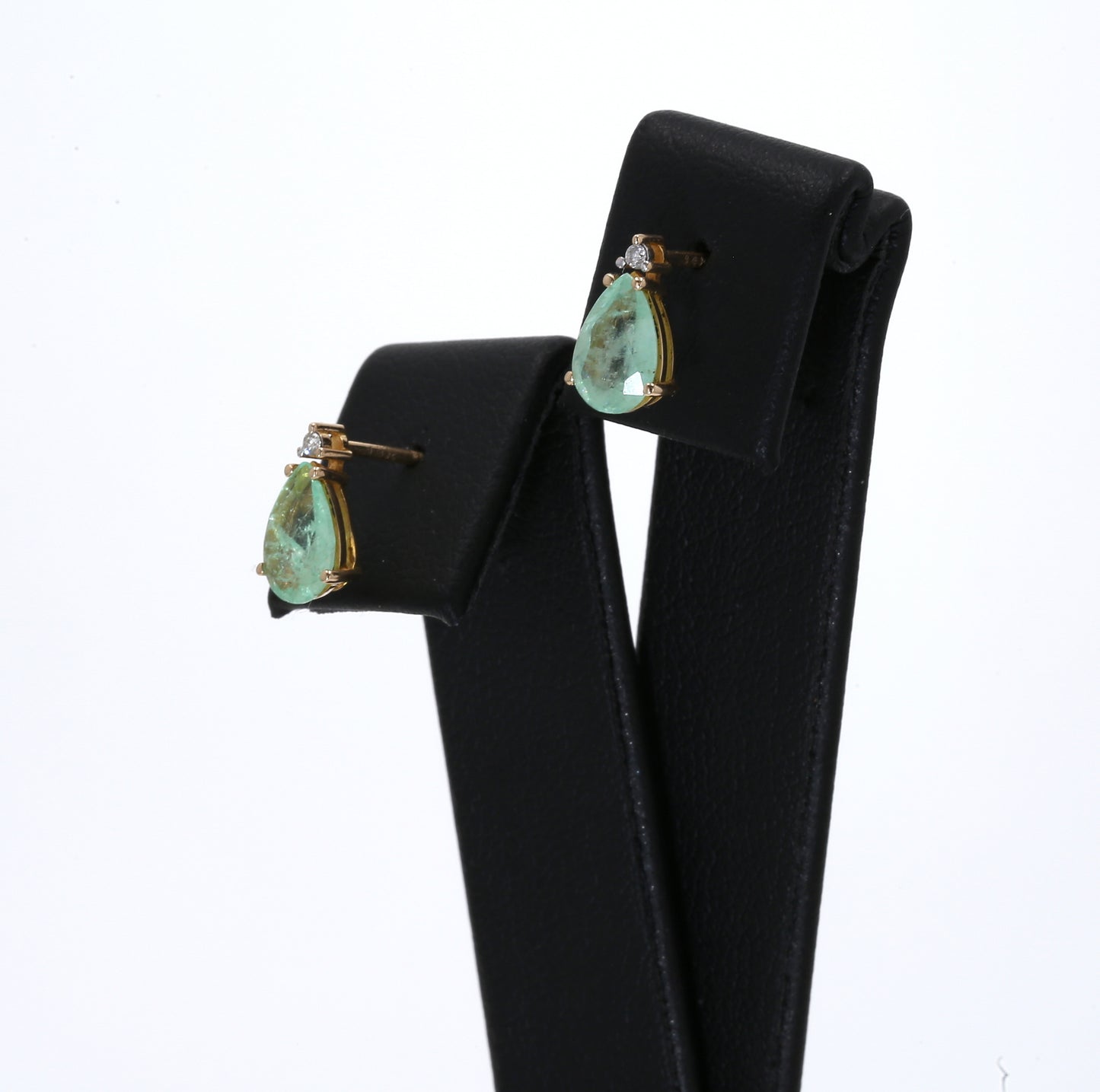 Colombian Emerald Earrings (1 pair): 1.5 ct tw Emeralds, 0.02 ct tw Diamonds, 14K Yellow Gold