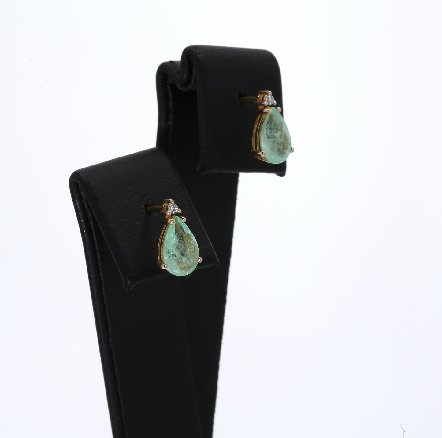 Colombian Emerald Earrings (1 pair): 1.5 ct tw Emeralds, 0.02 ct tw Diamonds, 14K Yellow Gold