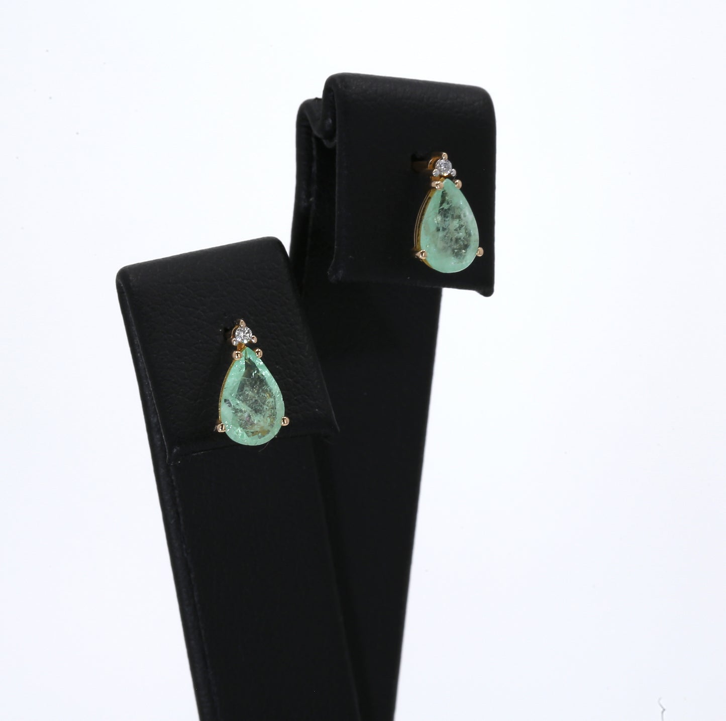 Colombian Emerald Earrings (1 pair): 1.5 ct tw Emeralds, 0.02 ct tw Diamonds, 14K Yellow Gold